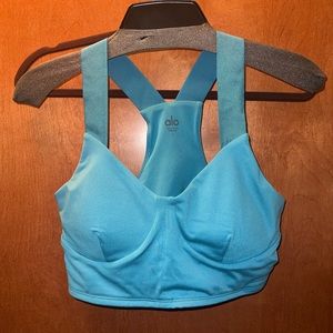 Alo Yoga sports bra / crop top